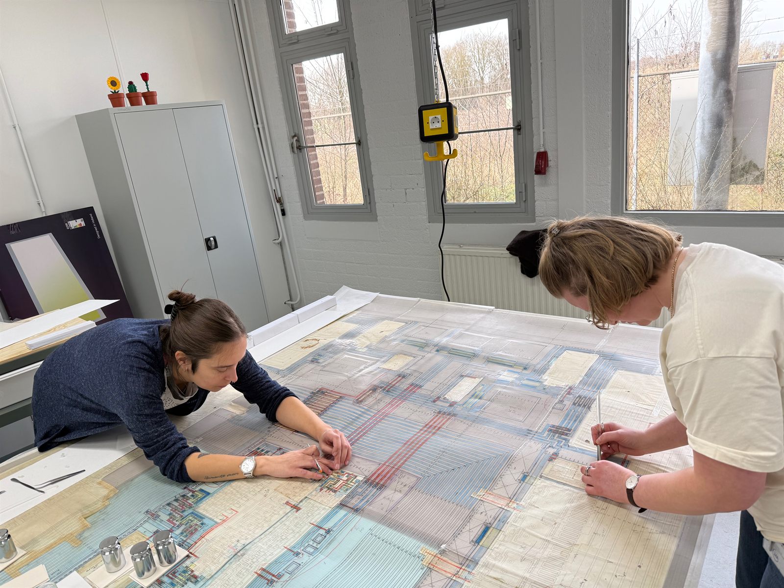 Restauratieatelier van 2dA met behandeling van groot materiaal